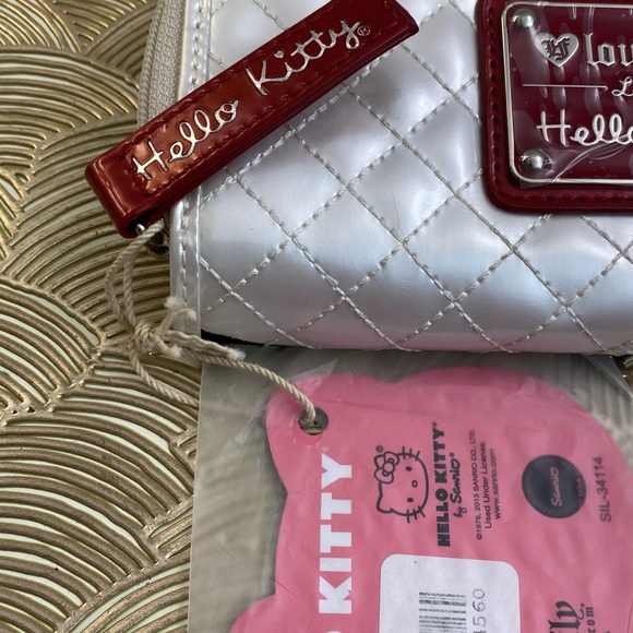 Disney Loungefly Hello Kitty White and Red Wallet Zipper Pull NWT - Picture 3 of 8
